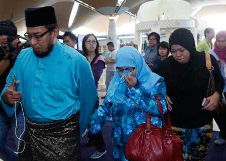 Relatives of passengers onboard the downed Malaysia Airlines flight MH 17 arrive at Kuala Lumpur International Airport in Sepang July 18, 2014. [Photo/Agencies]