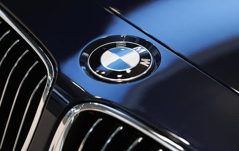 A BMW logo is pictured before the annual news conference of German premium automaker BMW in Munich March 19, 2014. [Photo / Agencies] 