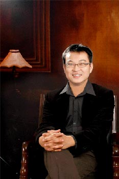 2008年新东方全国高考巡讲名师:张卓(图)