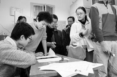 就业压力给考研降温郑州考研族减少近一成(图)