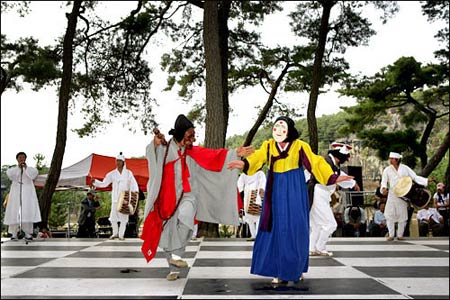 �������ɻʺ󡷷ú���Ů�ʴ��䣺��ͳ���䰲��