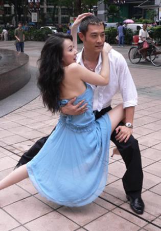 深圳卫视开播《爱情男女》《爱情面包》(组图)