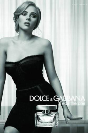 斯嘉丽代言知名香水 天使面孔魔鬼身材(组图)