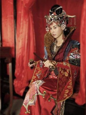 张柏芝《杨门女将》新造型曝光 “逼婚”任贤齐