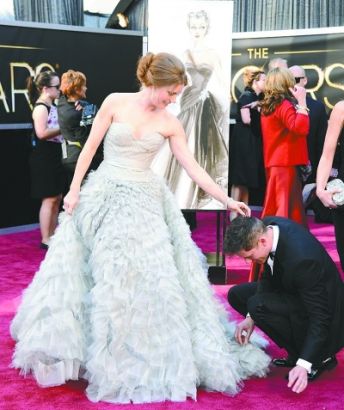 奥斯卡红毯女星争艳遭遇网友吐槽(图)|奥斯卡|劳