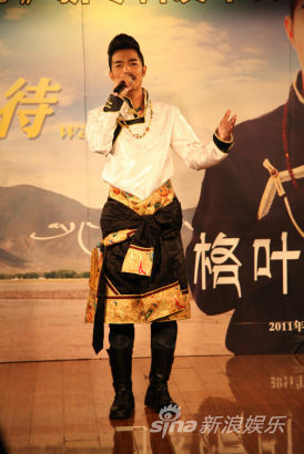 藏族歌手德格叶发新专辑 好友莫少聪助阵