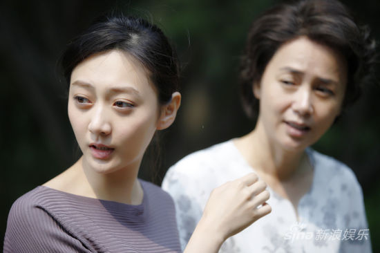 潘之琳称,剧中的王方经历了两次跳海,一次是婚前被云翔胁迫跳海,另一次是婚后因跟云翔发生冲突,导致流产后,产生轻生念头欲跳海,这两场跳海的戏在同一个晚上拍完,当时拍的时候是五月初,大连的海水还很凉,婚前跳海的那场戏发生的初夏的季节,戏里穿的是凉鞋和衬衣,一下水就特别冷,在下水的一瞬间才明白了什么叫刺骨的寒,而且同时还要表现戏中的状态,不过剧组准备了姜汤,一上岸马上有热热的姜汤递过来,大衣也披过来,心里感觉很温暖,婚后跳海的那场戏因为发烧的季节已经是初秋了,穿的长衣长裤和布鞋,剧组给她和蒋雯丽老师做足了御