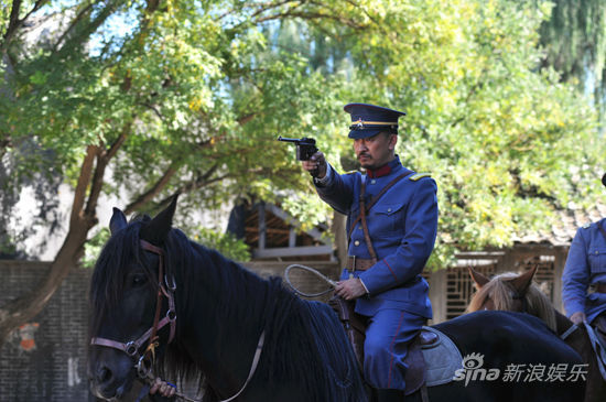 黄海波演《乱世三义》苦读《张作霖传》