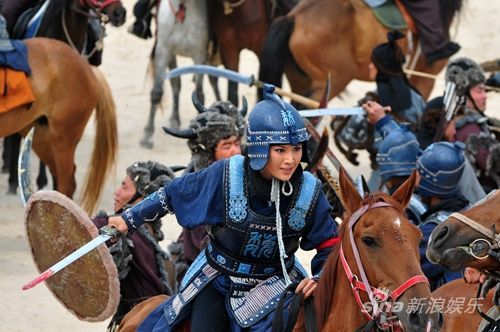 侯梦瑶花木兰传奇演战神杠上黄晓明