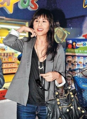 八一八:女星家暴秘闻 贾静雯母亲摔下楼梯