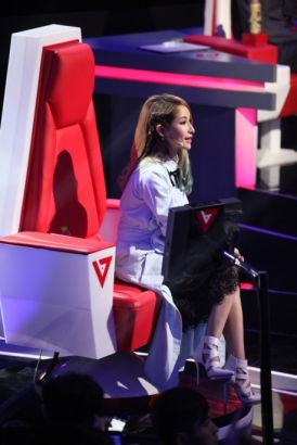 萧亚轩首登快男舞台 屡爆金句频互动