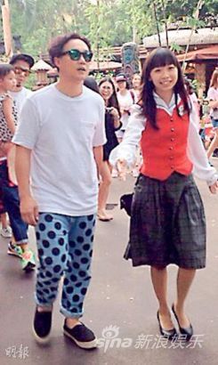 陈奕迅徐濠萦为女儿庆生被粉丝包围拍照