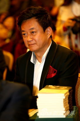 朱军:是否主持马年春晚还在等信(图)