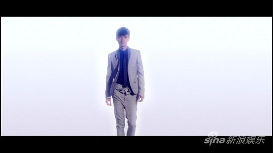 陈楚生《醉》mv首播 高空坠落演绎成长