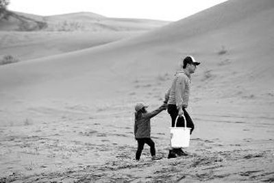 《爸爸》挑战生存极限 星爸萌娃50元过3天|爸