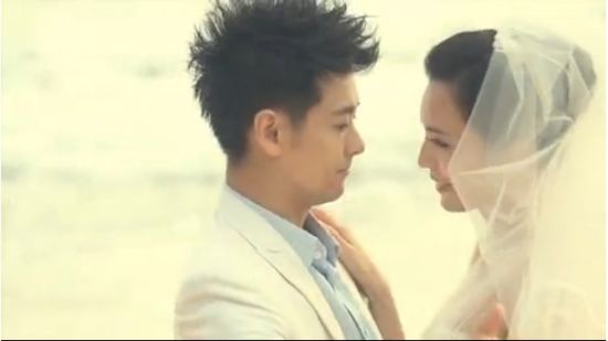 林志颖晒梦幻婚礼视频 与妻子海边拥吻
