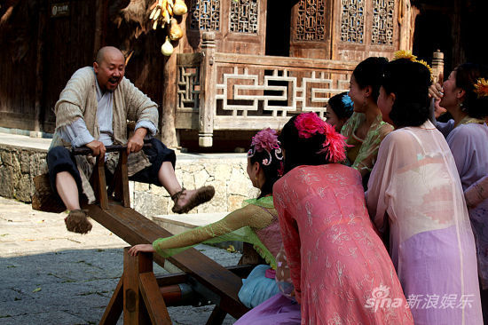 腾格尔MV遭吐槽:一个打鱼的这么好福气|腾格尔