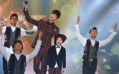 张亮与儿子天天亮相湖南卫视跨年演唱会