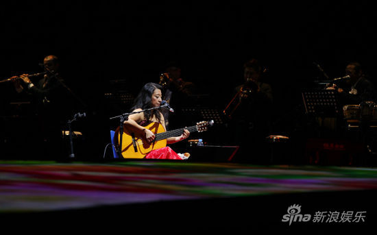 小野丽莎新年首唱 巴西风情温暖冬夜