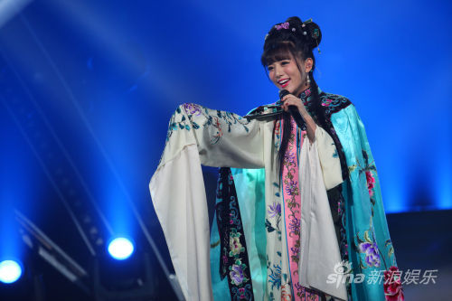 阿兰挑战越剧版《月光爱人》 称不是作秀