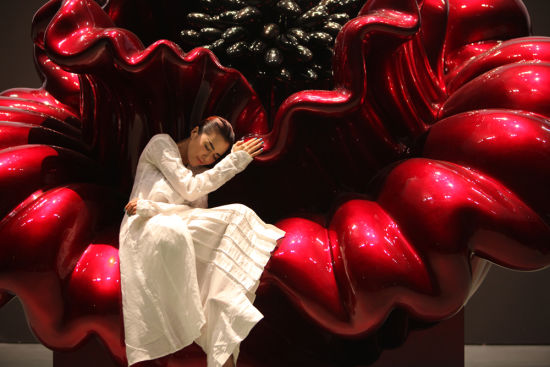 谭维维最新写真拥抱温暖全世界(图)