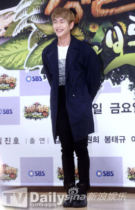 shinee温流等亮相《丛林法则》记者会(图)