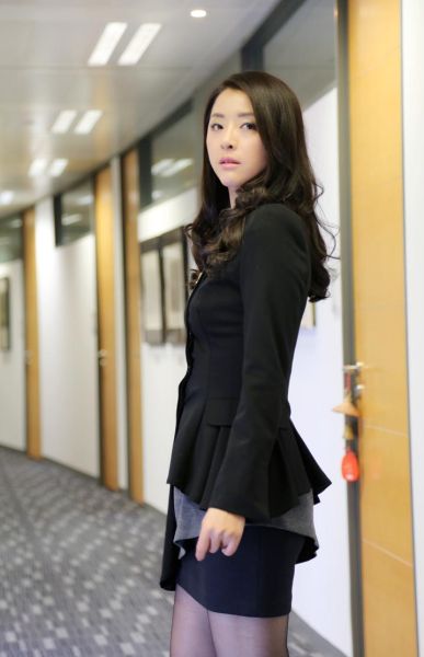 《离不离》杀青 黄小蕾走律政风展魅力|黄小蕾