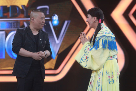 《喜剧狂》郭德纲秀京剧 谢娜被指偏私