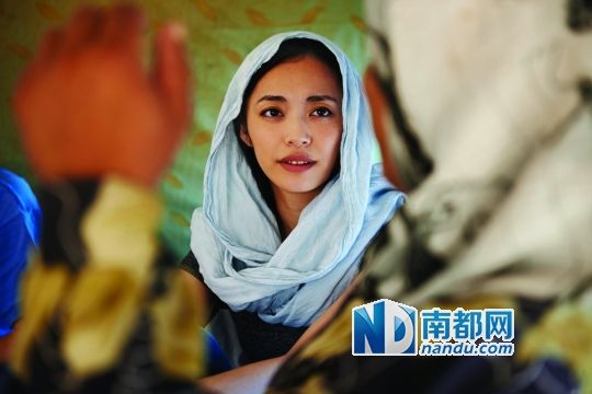 姚晨5年难民探访故事:只要不嫌弃我一直做