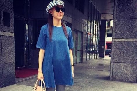 辣妈范范怀孕身材依旧 出门逛街潮范十足