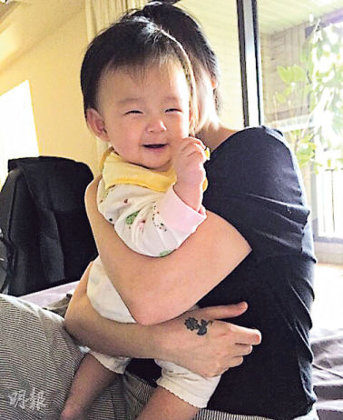 汪小菲晒女儿甜笑照 网友赞大S称职