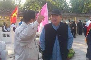 主持人董浩白发现身显老态 孩子王已57岁