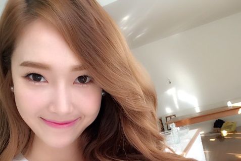 Jessica发文哀悼李秀满夫人 崔始源打气