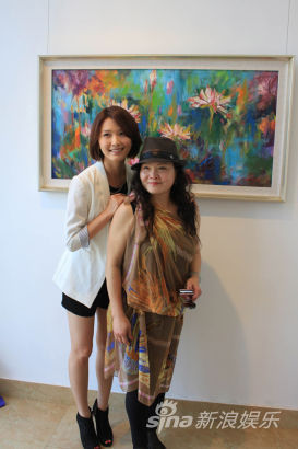 徐洁儿首度为妈妈办展 来内地开画展完梦