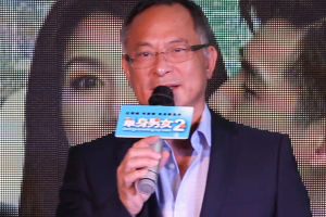 《单身男女2》广州首映 主演抢婚玩亲亲