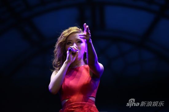 邓紫棋演唱会连开50场 济南精彩落幕(图)|邓紫