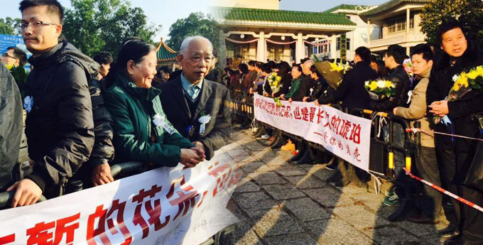 姚贝娜追悼会现场肃穆 歌迷拉横幅送行