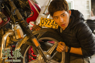 《失孤》井柏然阳光帅气 修车达蓝翔水平