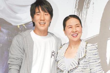 成龙叫房祖名写狱中剧本 以后将公司给他