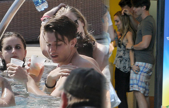 ��ŵ���ӱȻ�����ŮΧ�� Ů�����ν��������λ