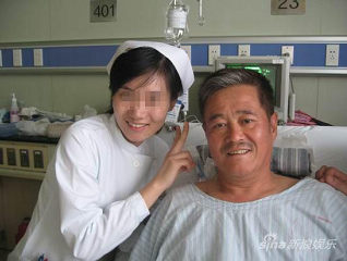 ���ң��Ա�ɽ�������׶�¶��#��ɫ����