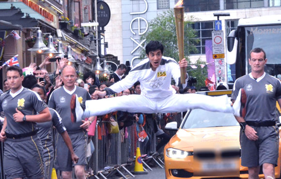 ������ǰ����Ӣ������˹�ص��ΰ���ʥ�����֣��������ܵ������ǵ�������������ȵĺ����֡�