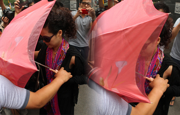 ����һͥǰ������� �θ��뿪��ɡ����