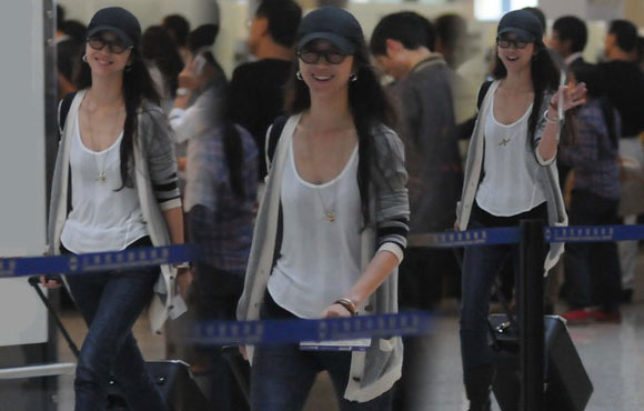 17�գ���Ψ�͵������Ϻ����Ż��������촩���������Ψ����ͷ���Ĵ��к���չ��ֱһ�档