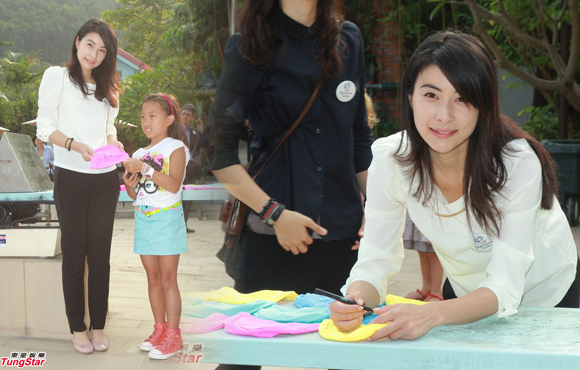 ��������΢Ц�ж�����ί��Ϊ����΢Ц��ʹ����ֳ����ʼ����Ż����İ�̥�������κ������ƻ���ʱ����һ��û�л�Ӧ��