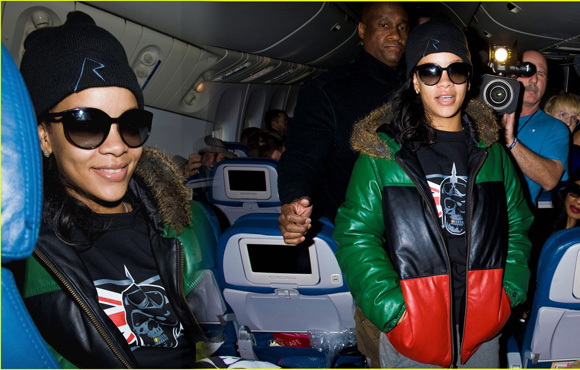 �ٹ��ȳ����ɻ����׶�ȥ��ŦԼ���ڷɻ��������ź����ף�ī������ᾢʮ�㡣