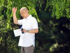 冯小刚新片热拍剃光头 葛优连环“相亲”【图】