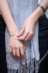 黄奕韩雪竞相秀婚戒 疑似赶“结婚狂潮”