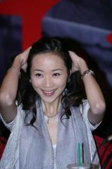 黄奕韩雪竞相秀婚戒 疑似赶“结婚狂潮”