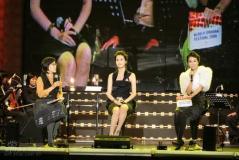 组图:亚洲明星之夜李小璐美艳红裙PK李多海